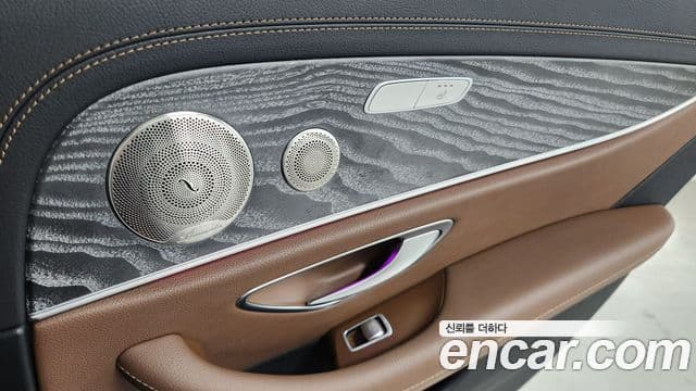 Mercedes-Benz E-Class 2023 — ფოტო 15/20