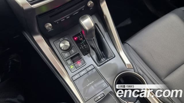 Lexus NX300h 2021 — ფოტო 7/20