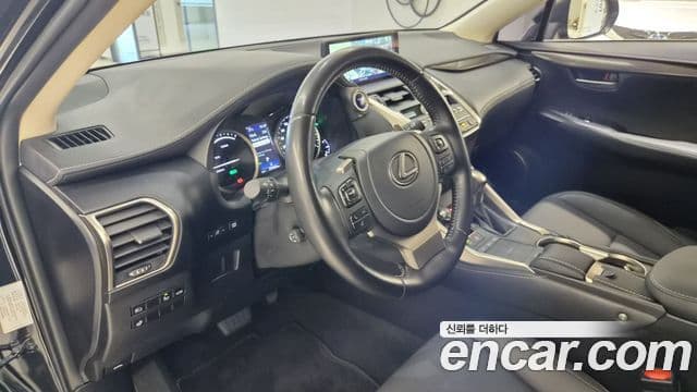 Lexus NX300h 2021 — ფოტო 12/20
