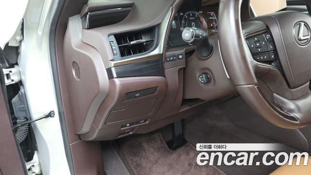 Lexus ES300h 2020 — ფოტო 13/20
