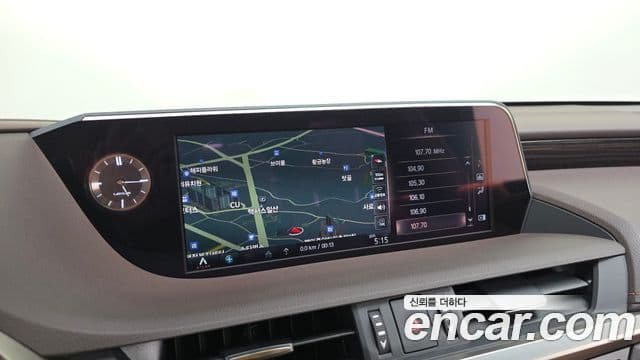 Lexus ES300h 2020 — ფოტო 15/20