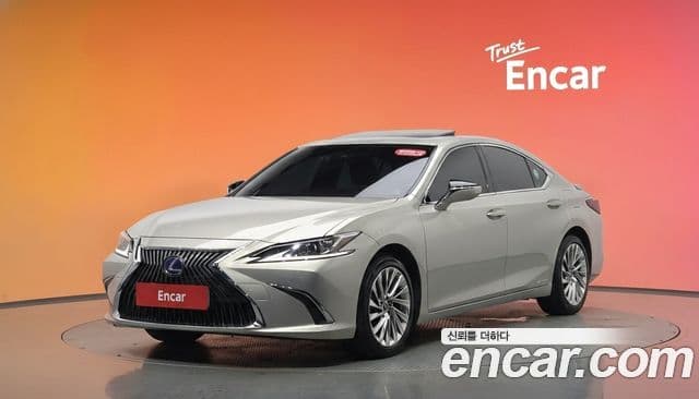 Lexus ES300h 2020 — Фото 1/20