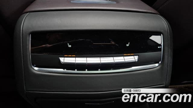 Cadillac Escalade 2022 — Фото 18/20