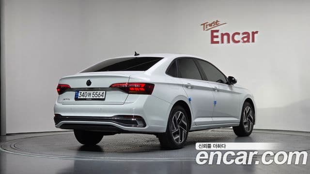 Volkswagen Jetta 2023 — Şəkil 2/20