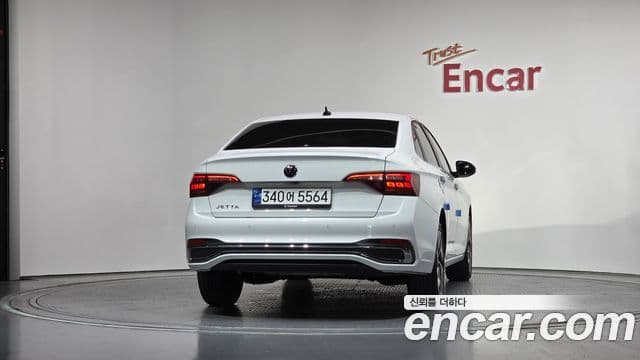 Volkswagen Jetta 2023 — Şəkil 4/20