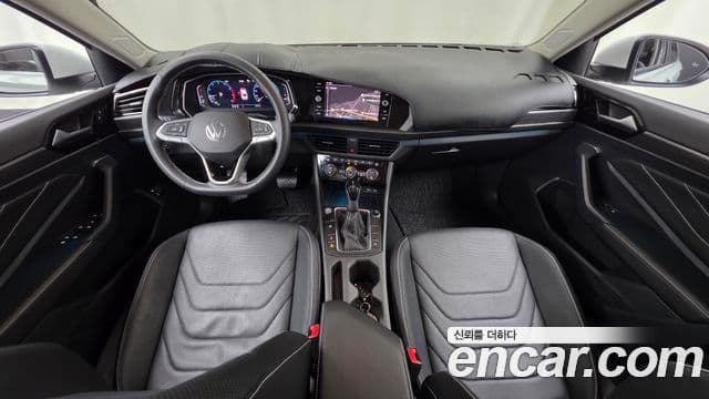 Volkswagen Jetta 2023 — Şəkil 7/20