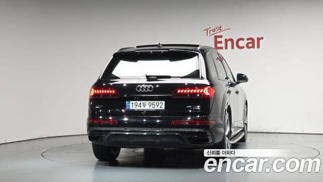 Audi Q7 2022 — ფოტო 33/36