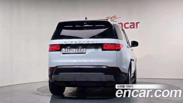 Land Rover Discovery 5 2019 — Фото 4/20