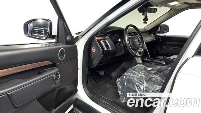 Land Rover Discovery 5 2019 — Фото 10/20
