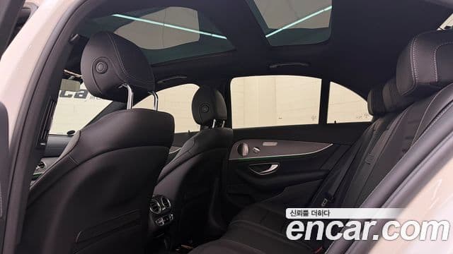 Mercedes-Benz E-Class 2022 — Фото 19/20