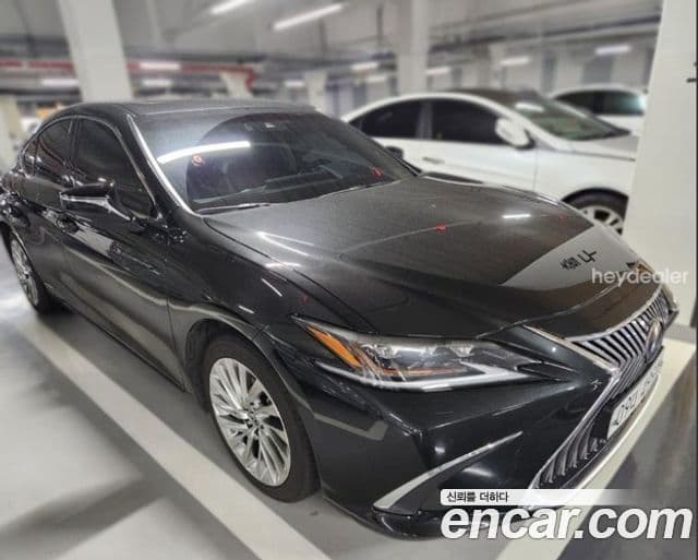 Lexus ES300h 2019 — ფოტო 3/16