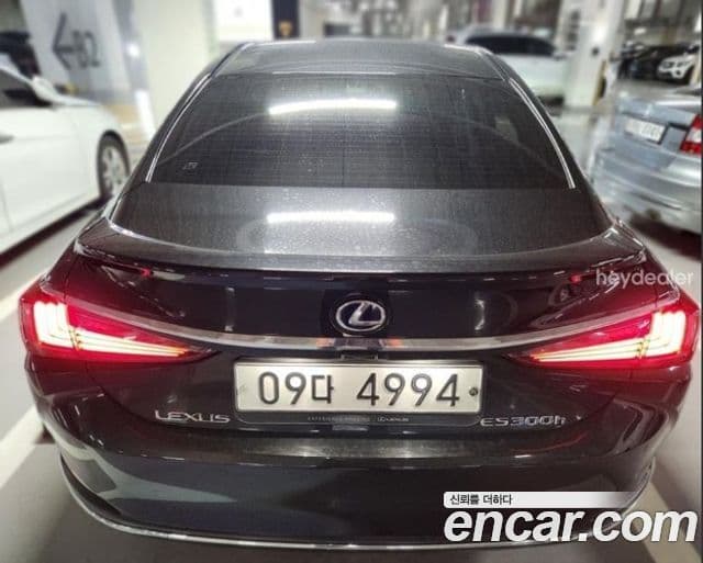 Lexus ES300h 2019 — ფოტო 4/16