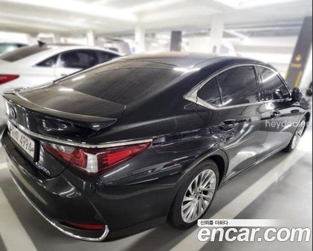 Lexus ES300h 2019 — ფოტო 9/16