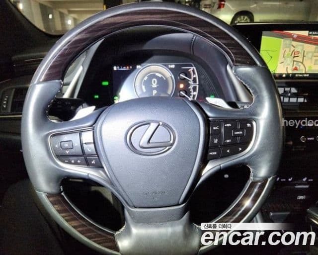 Lexus ES300h 2019 — ფოტო 6/16
