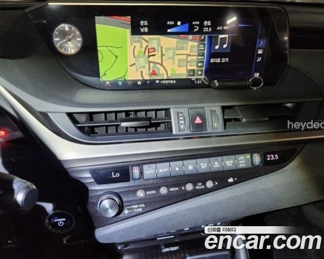 Lexus ES300h 2019 — ფოტო 10/16