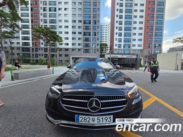 Mercedes-Benz E-Class 2021 — ფოტო 2/17