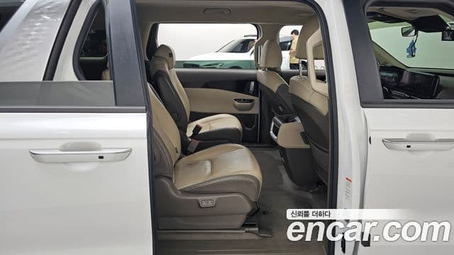 Kia Carnival 2020 — ფოტო 11/20