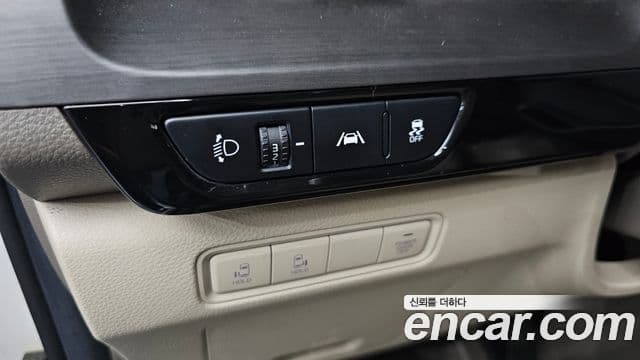 Kia Carnival 2020 — ფოტო 17/20