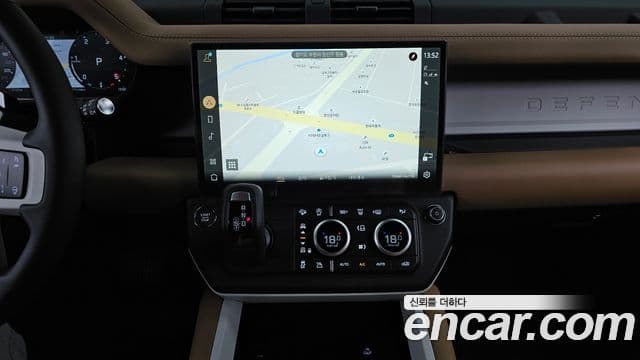 Land Rover Defender 2026 — Фото 14/20
