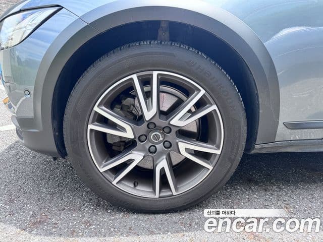 Volvo V90 Cross Country 2018 — Şəkil 10/18