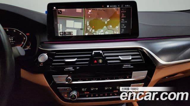 BMW 5 Series 2023 — ფოტო 14/20