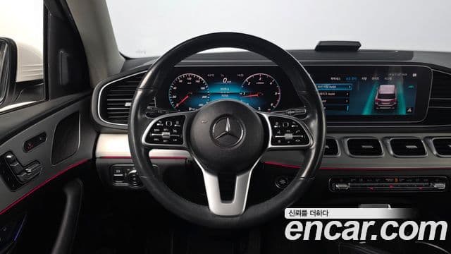 Mercedes-Benz GLE-Class 2019 — ფოტო 14/20
