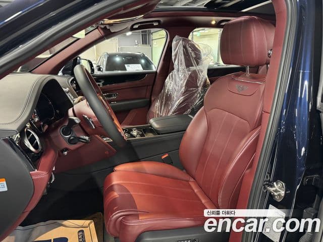Bentley Bentayga 2020 — ფოტო 6/20