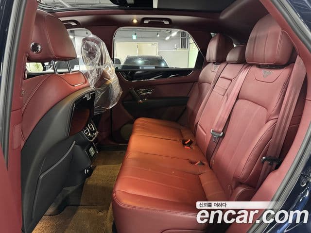 Bentley Bentayga 2020 — ფოტო 14/20