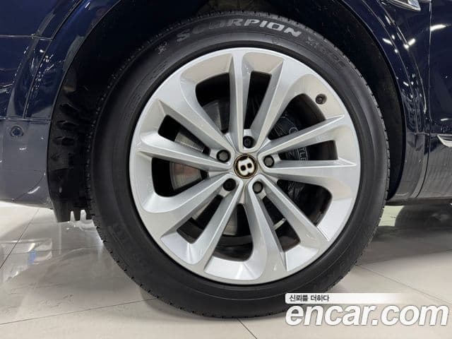Bentley Bentayga 2020 — Şəkil 18/20
