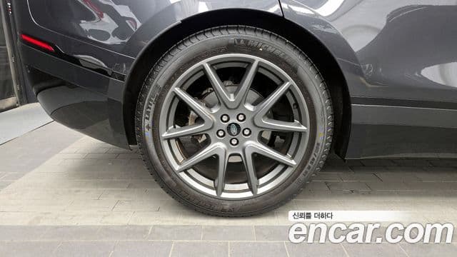 Land Rover Range Rover Velar 2022 — ფოტო 5/20