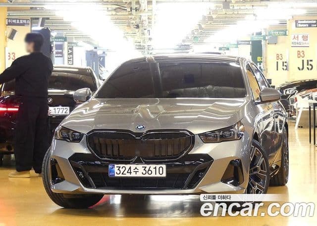 BMW 5 Series 2026 — Şəkil 2/20