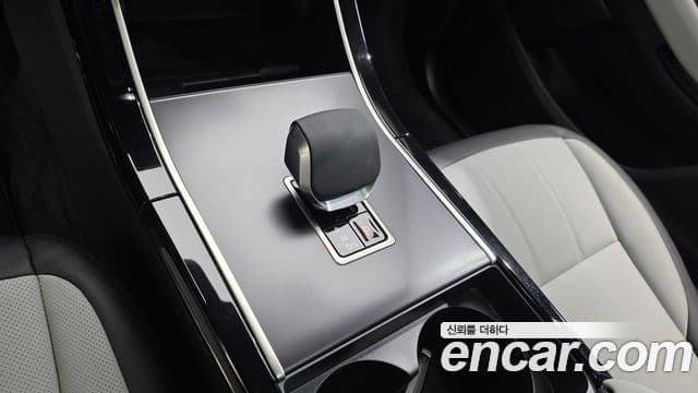 Land Rover Range Rover Evoque 2025 — Фото 13/20