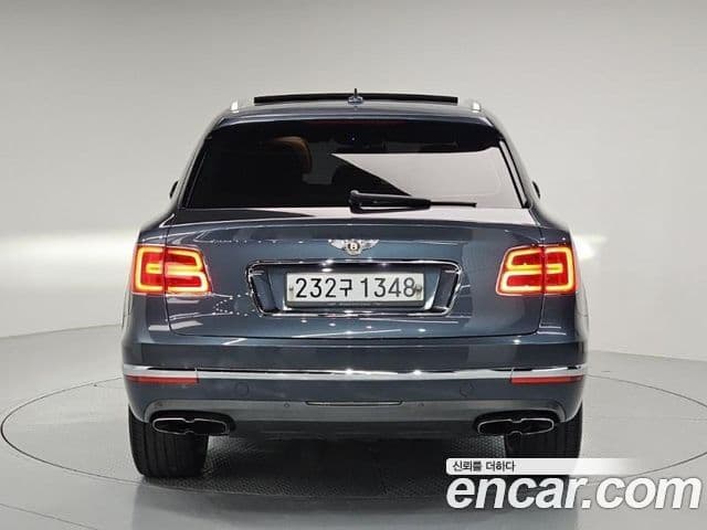 Bentley Bentayga 2019 — Фото 2/18