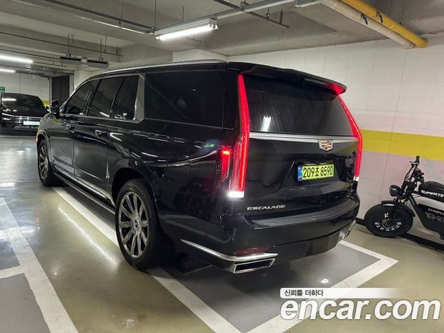 Cadillac Escalade 2021 — ფოტო 2/16