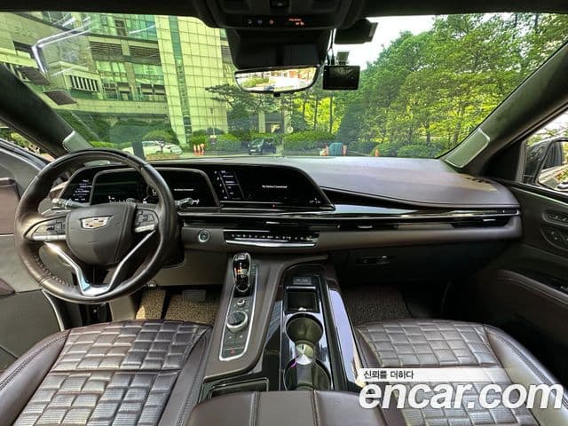 Cadillac Escalade 2021 — ფოტო 7/16