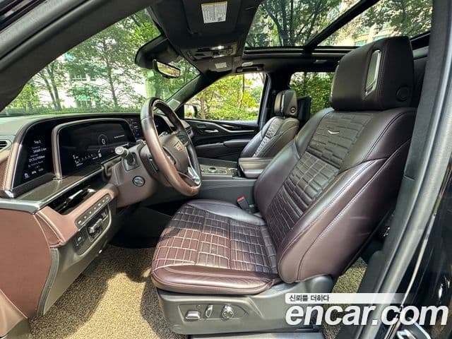 Cadillac Escalade 2021 — ფოტო 10/16