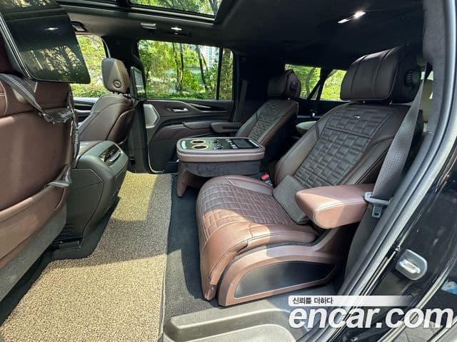Cadillac Escalade 2021 — ფოტო 12/16