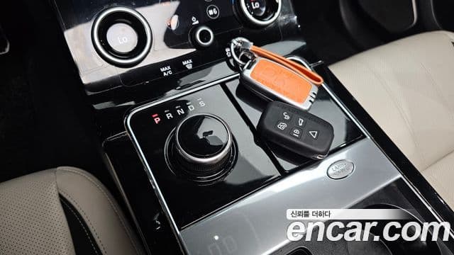 Land Rover Range Rover Velar 2018 — Фото 8/20