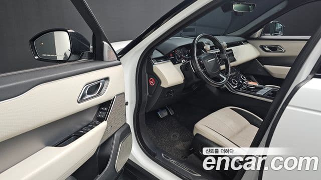 Land Rover Range Rover Velar 2018 — Фото 11/20