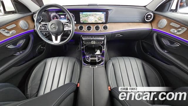 Mercedes-Benz E-Class 2019 — ფოტო 7/20