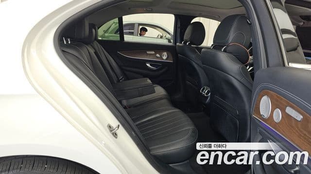 Mercedes-Benz E-Class 2019 — ფოტო 12/20