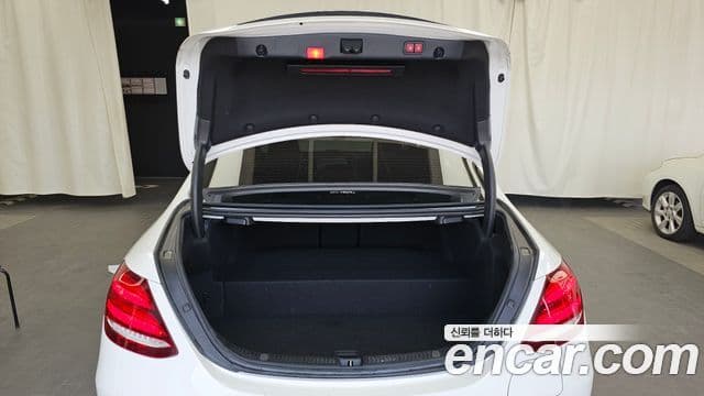 Mercedes-Benz E-Class 2019 — ფოტო 20/20