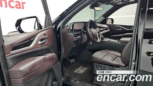 Cadillac Escalade 2023 — Фото 10/20