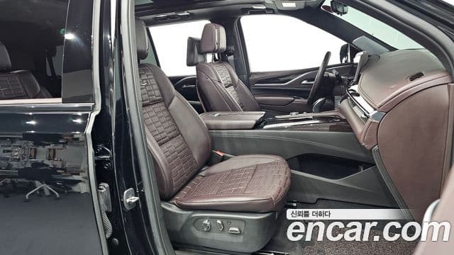 Cadillac Escalade 2023 — Фото 11/20