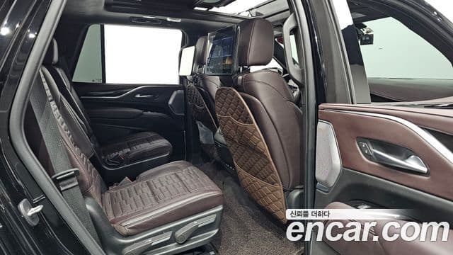 Cadillac Escalade 2023 — Фото 12/20