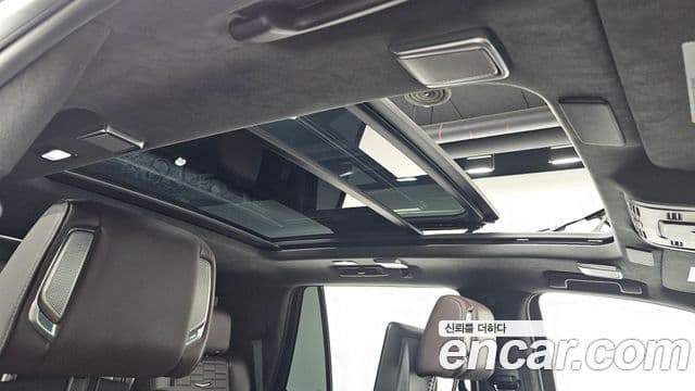 Cadillac Escalade 2023 — Фото 18/20