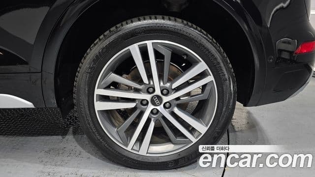 Audi Q5 2023 — ფოტო 4/20