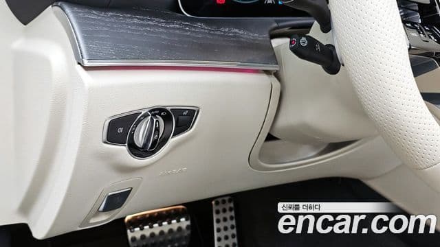 Mercedes-Benz E-Class 2023 — ფოტო 16/20