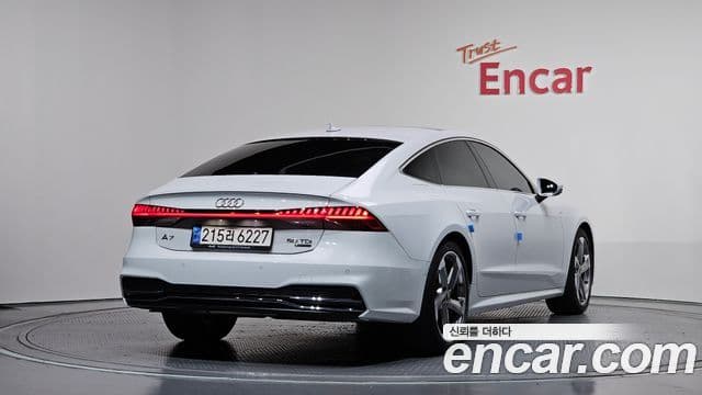 Audi A7 2022 — Фото 2/20