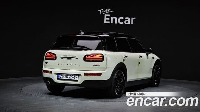 Mini Cooper Clubman 2021 — Фото 1/20